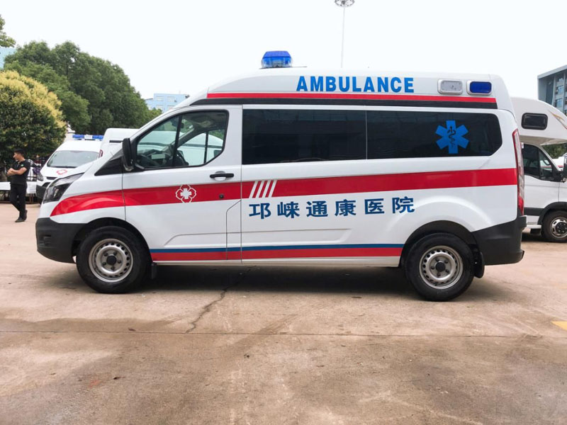 福特V362中軸中頂負(fù)壓監(jiān)護(hù)型救護(hù)車(chē)（長(zhǎng)排警燈）