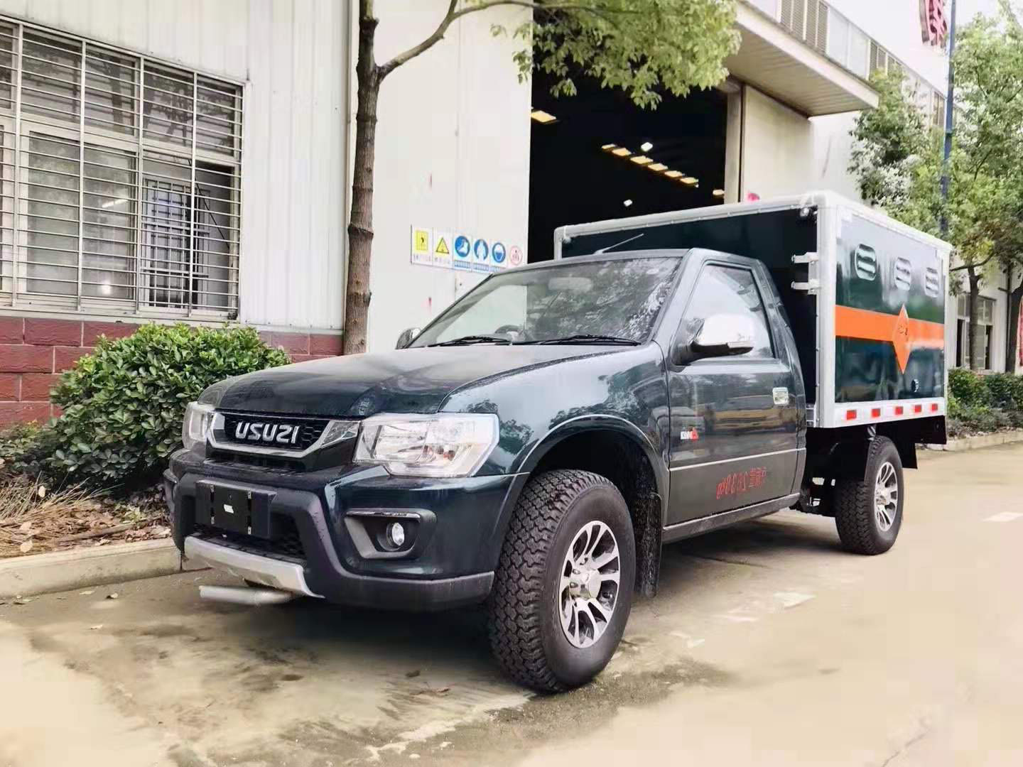 五十鈴四驅(qū)皮卡爆破器材運(yùn)輸車