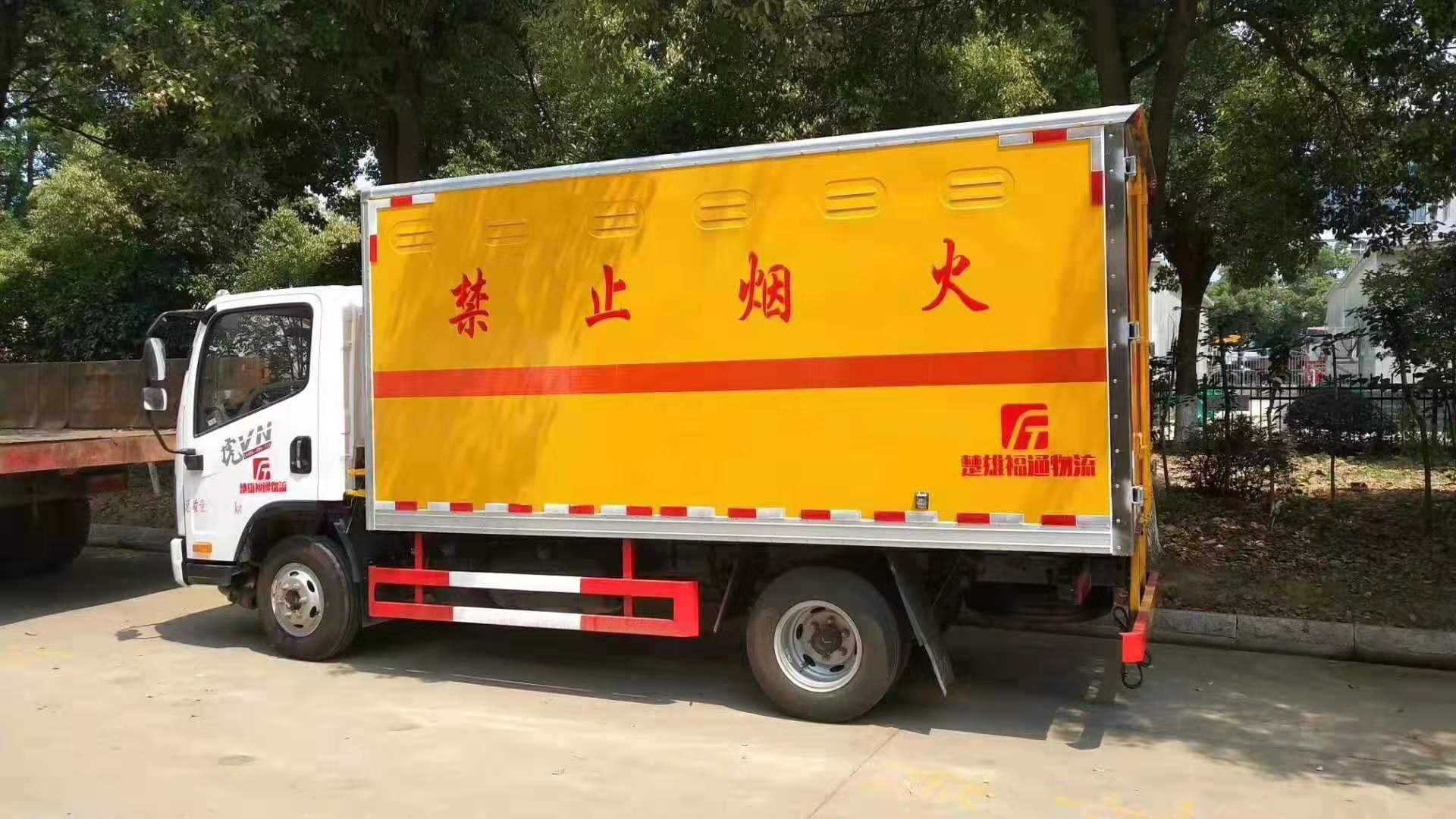 解放藍(lán)牌爆破器材運(yùn)輸車