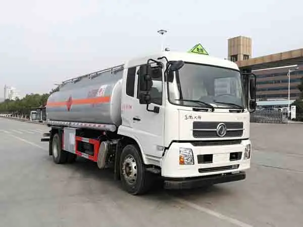 東風(fēng)天錦10噸油罐車